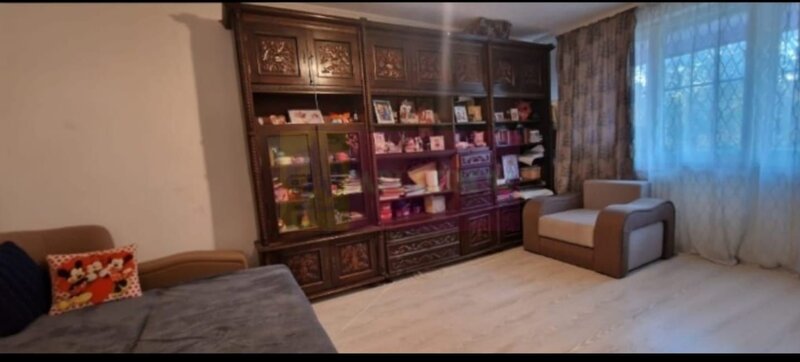 Inchiriere 3 cam. pe str. Huedin (zona C.Brancoveanu)